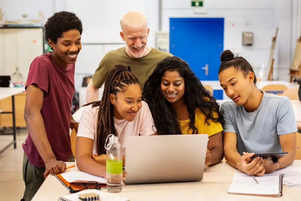 Image illustrant les initiatives de parrainage mixte pour soutenir les talents dans le domaine technologique